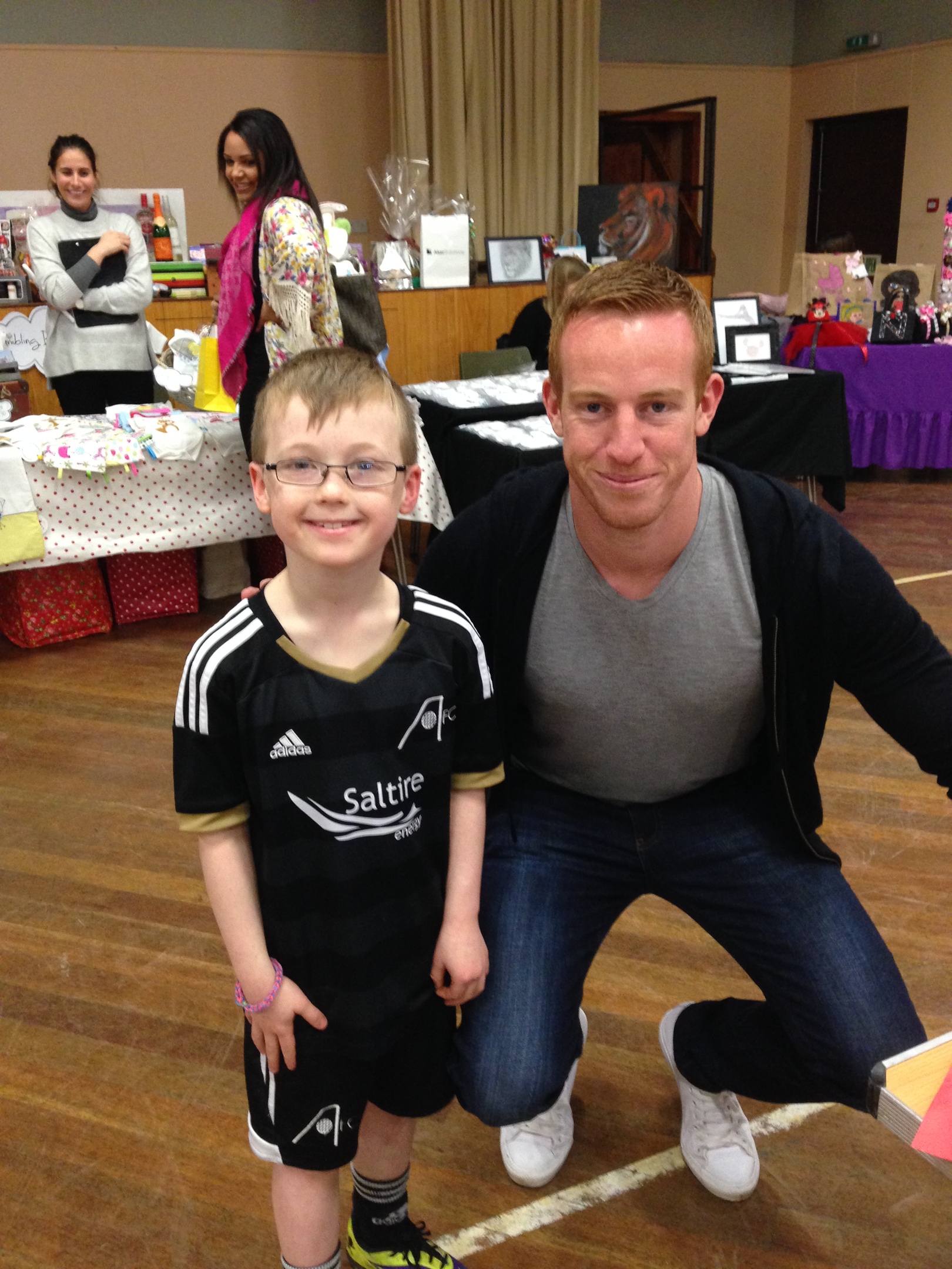 Adam Rooney with a young Dons fan at the fundraising event in Strichen