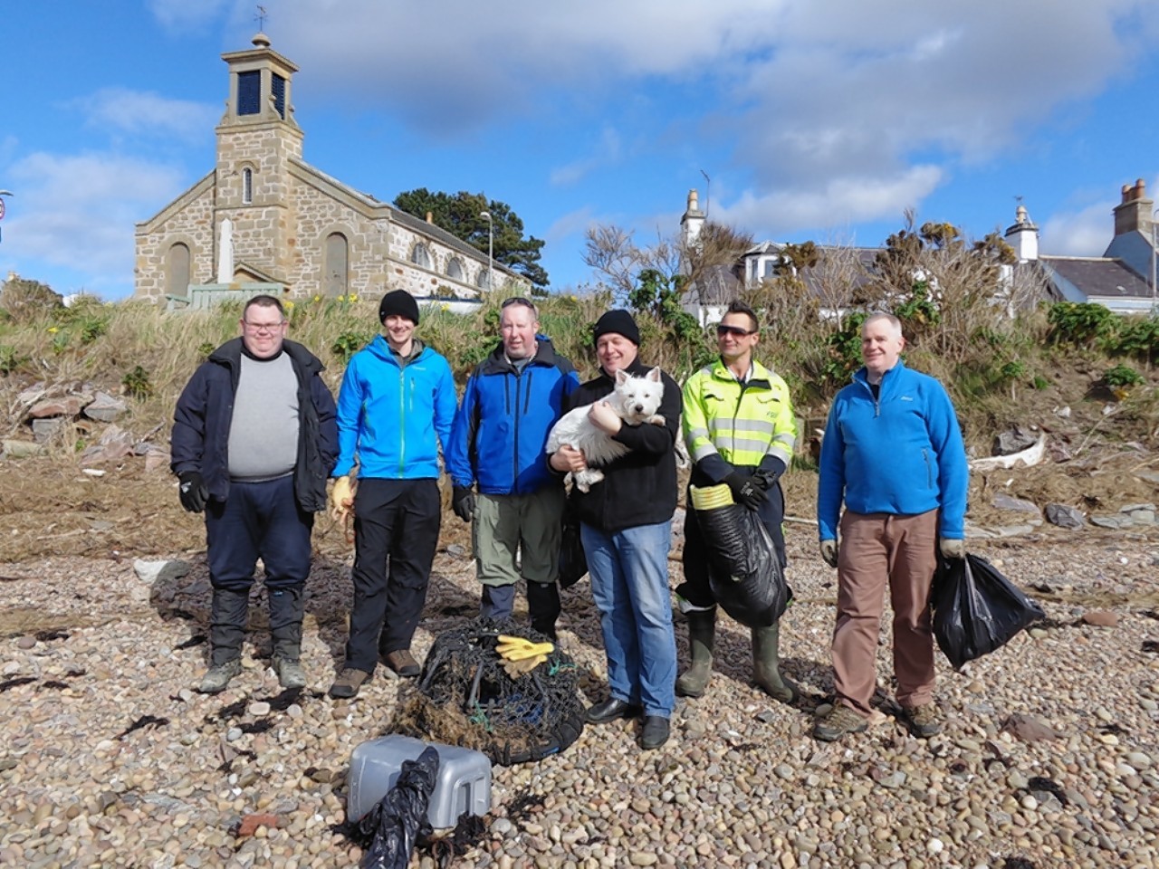 Bonny the dog took part in a UK wide initiative to clear the country’s beaches of litter