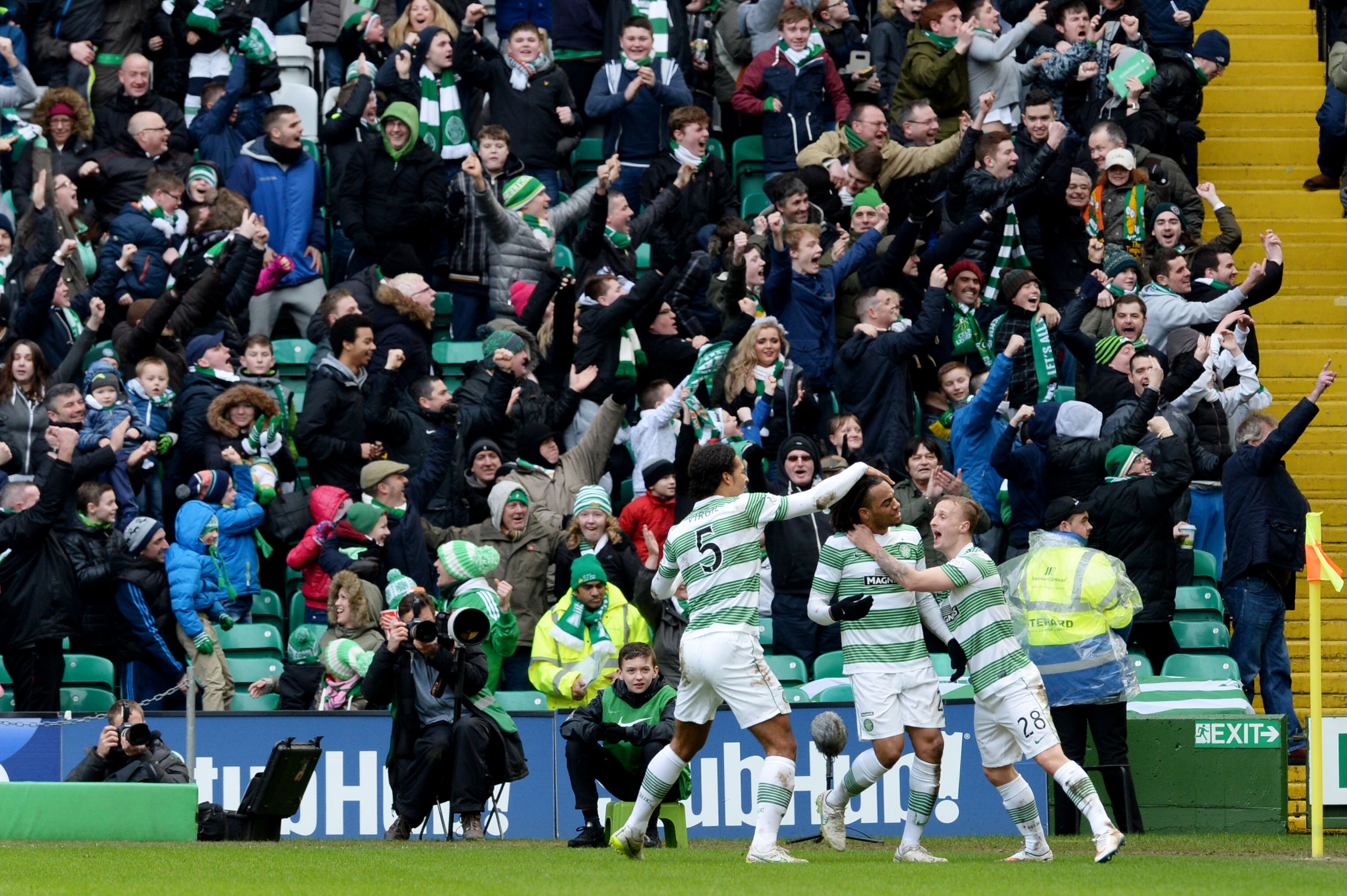 Celtic celebrate Virgil Van Dijk's opening goal