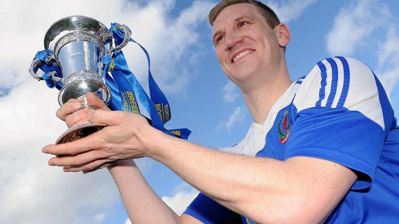 Cove captain, Eric Watson with the trophy.