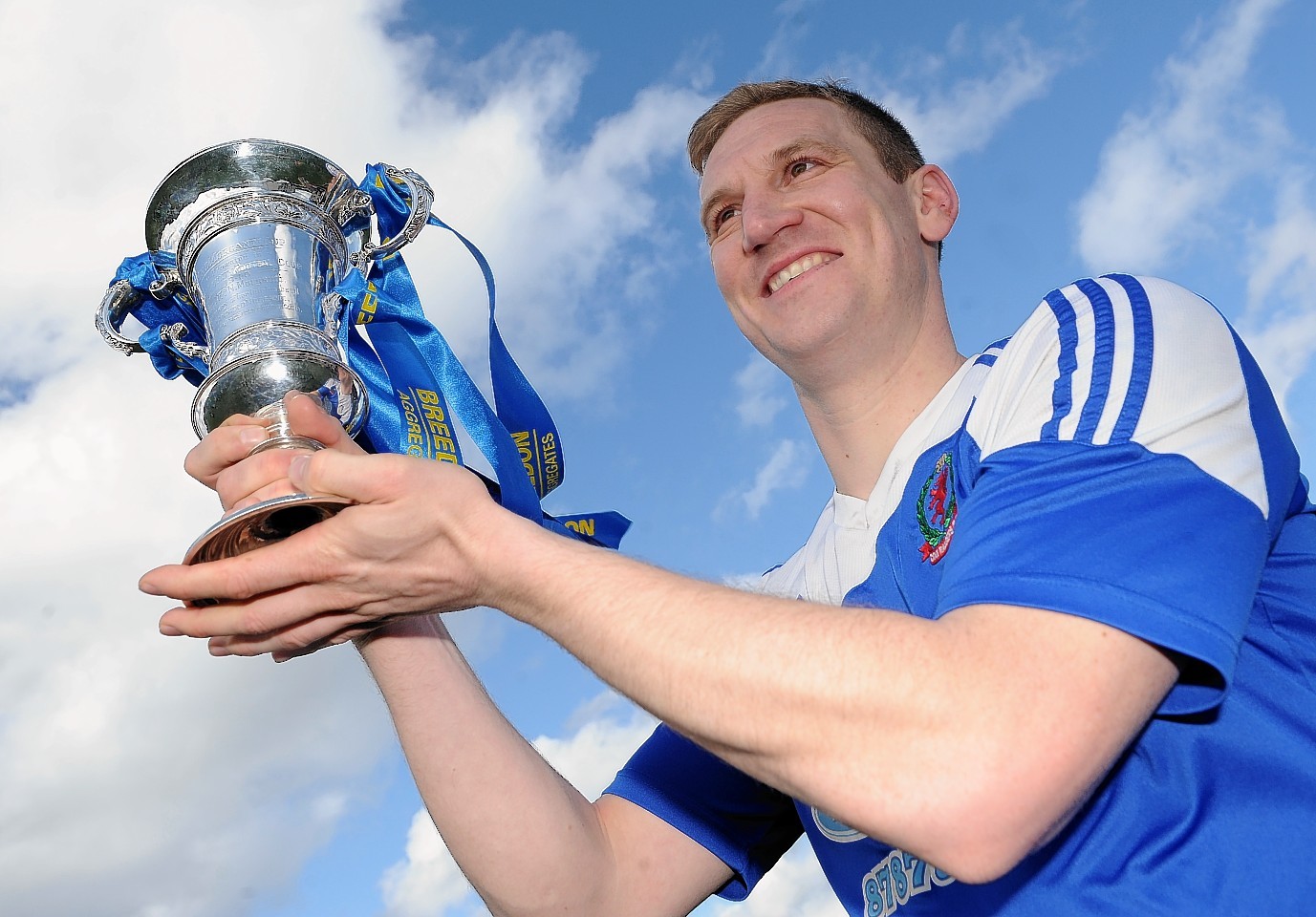 Cove Captain, Eric Watson with the trophy.