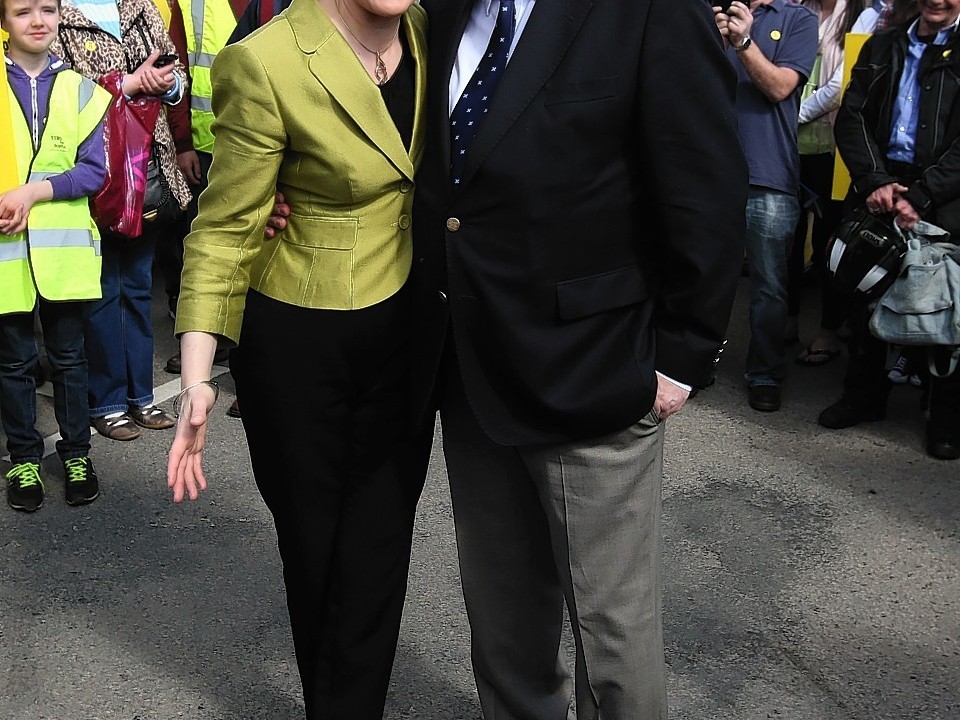 Nicola Sturgeon joins Alex Salmond on campaign trail