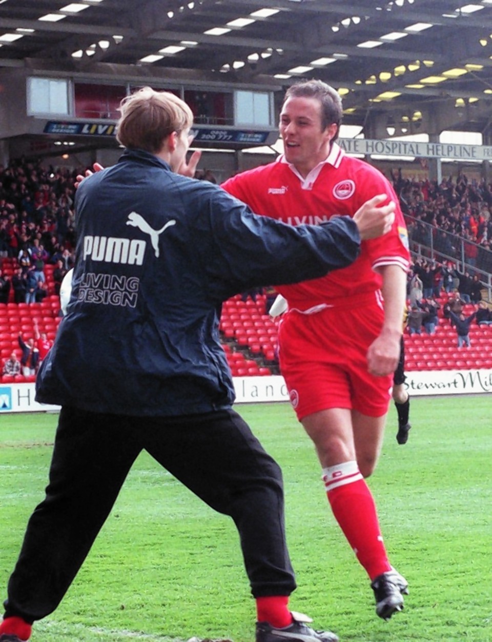 Anderson celebrates with another club legend Eoin Jess 