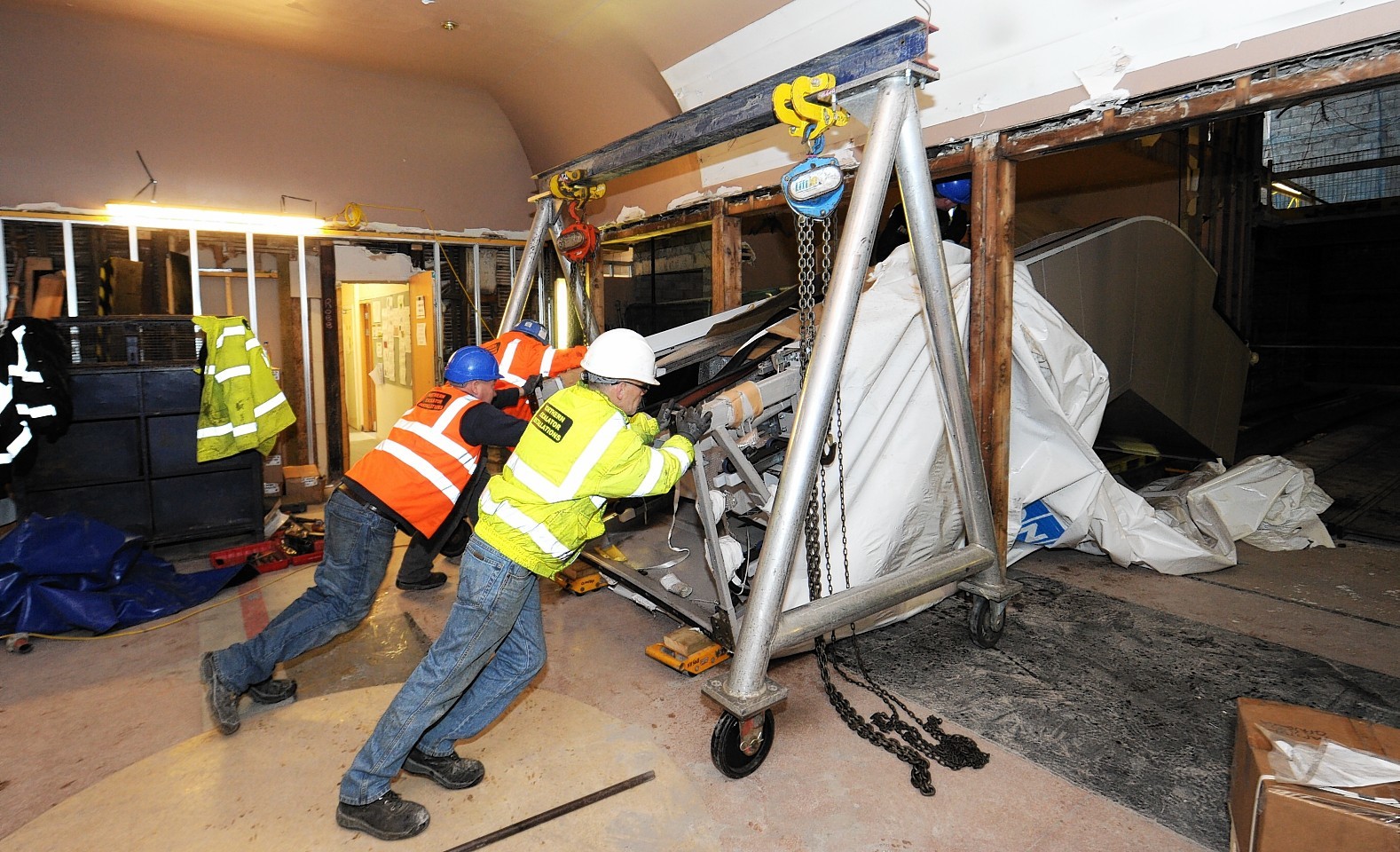 Pictures show work progressing on the Capitol Picture by Kenny Elrick 