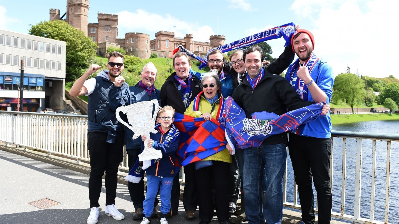 The ICT fans line the streets of Inverness this afternoon as they wait for a glimpse of the Scottish Cup trophy