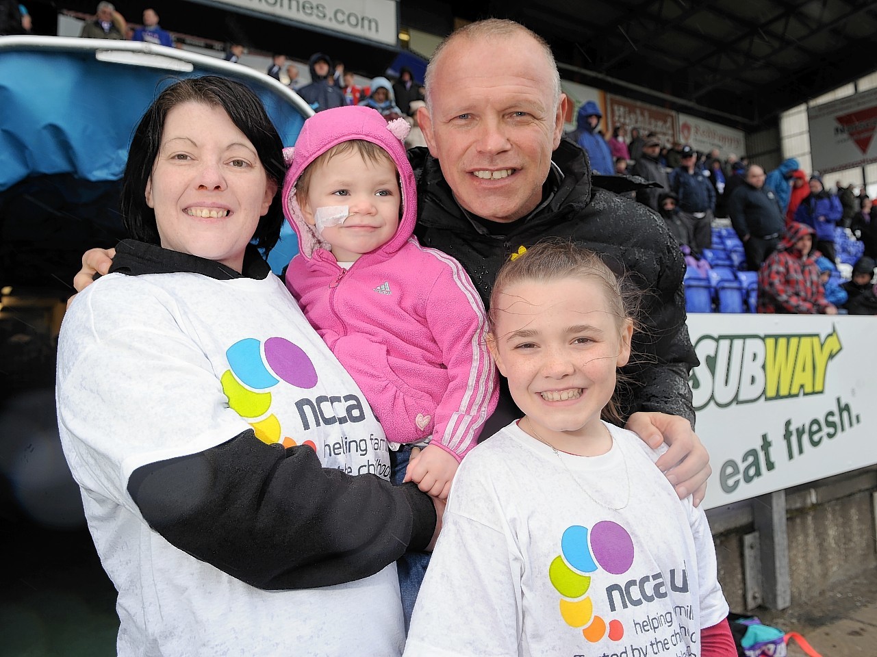 Eileidh Paterson with mother gail, sister Cerys and Inverness manager John Hughes last year