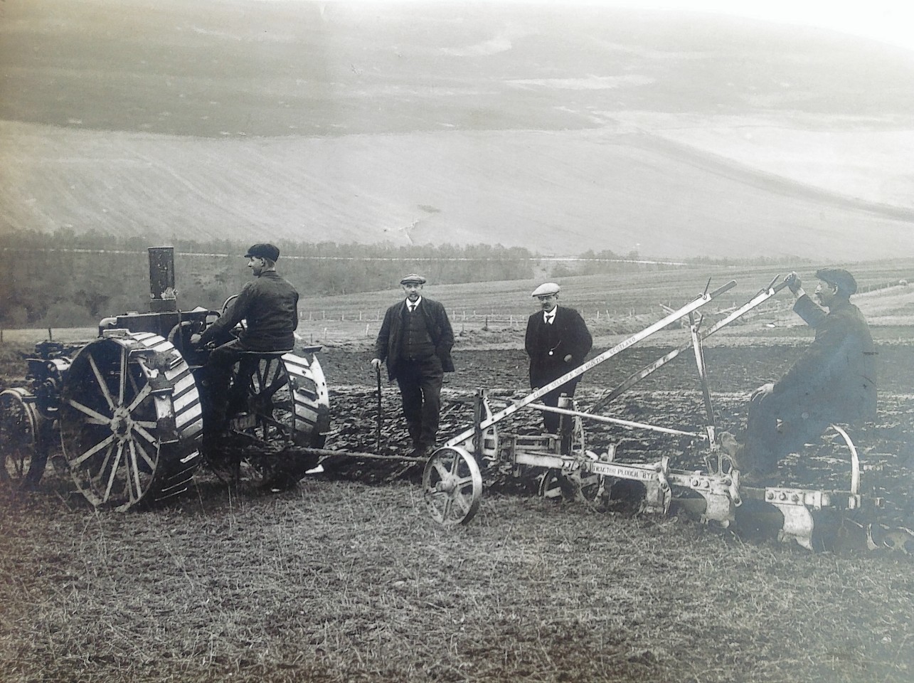 An 8-16 IHC Mogul and Sellars plough at work near Huntly during World War 1.