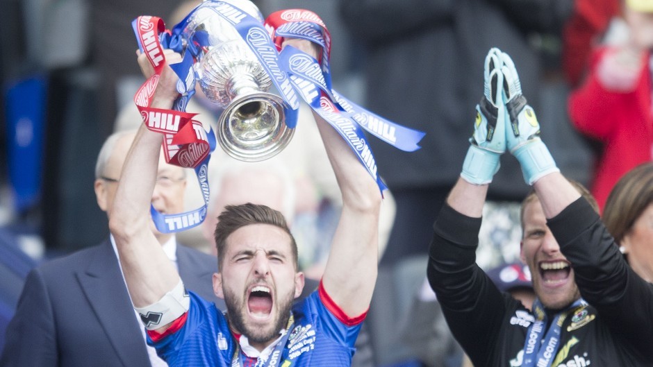 Graeme Shinnie lifts the Scottish Cup for Caley Thistle