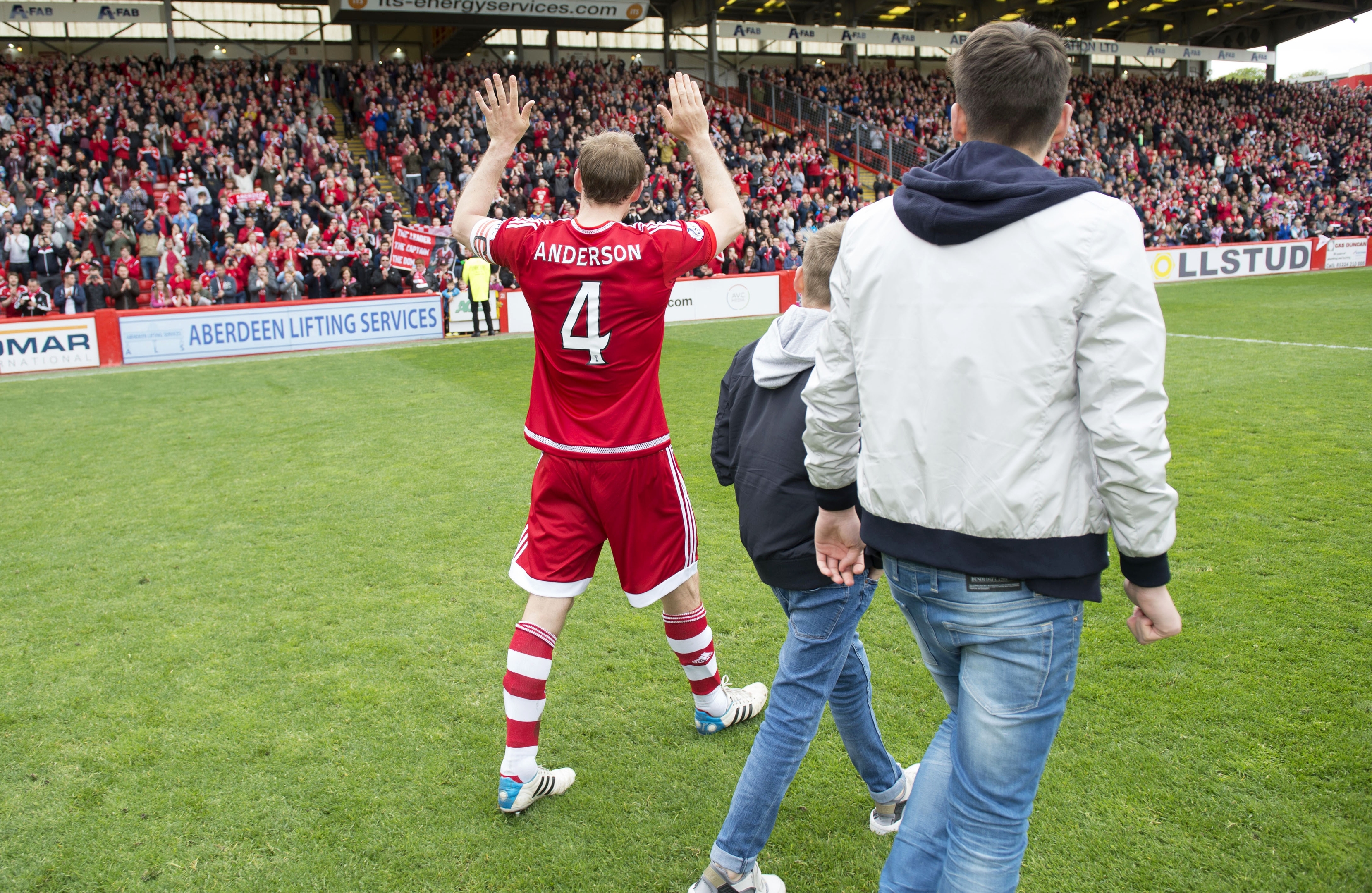 Anderson says his final goodbyes to the Dons support