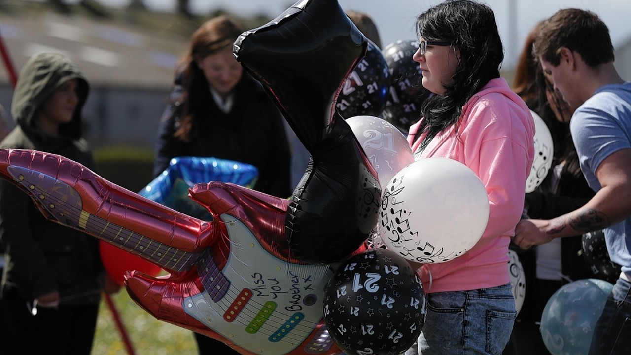 Nicole Shand prepares to release balloons in tribute of Shaun Ritchies 21st birthday