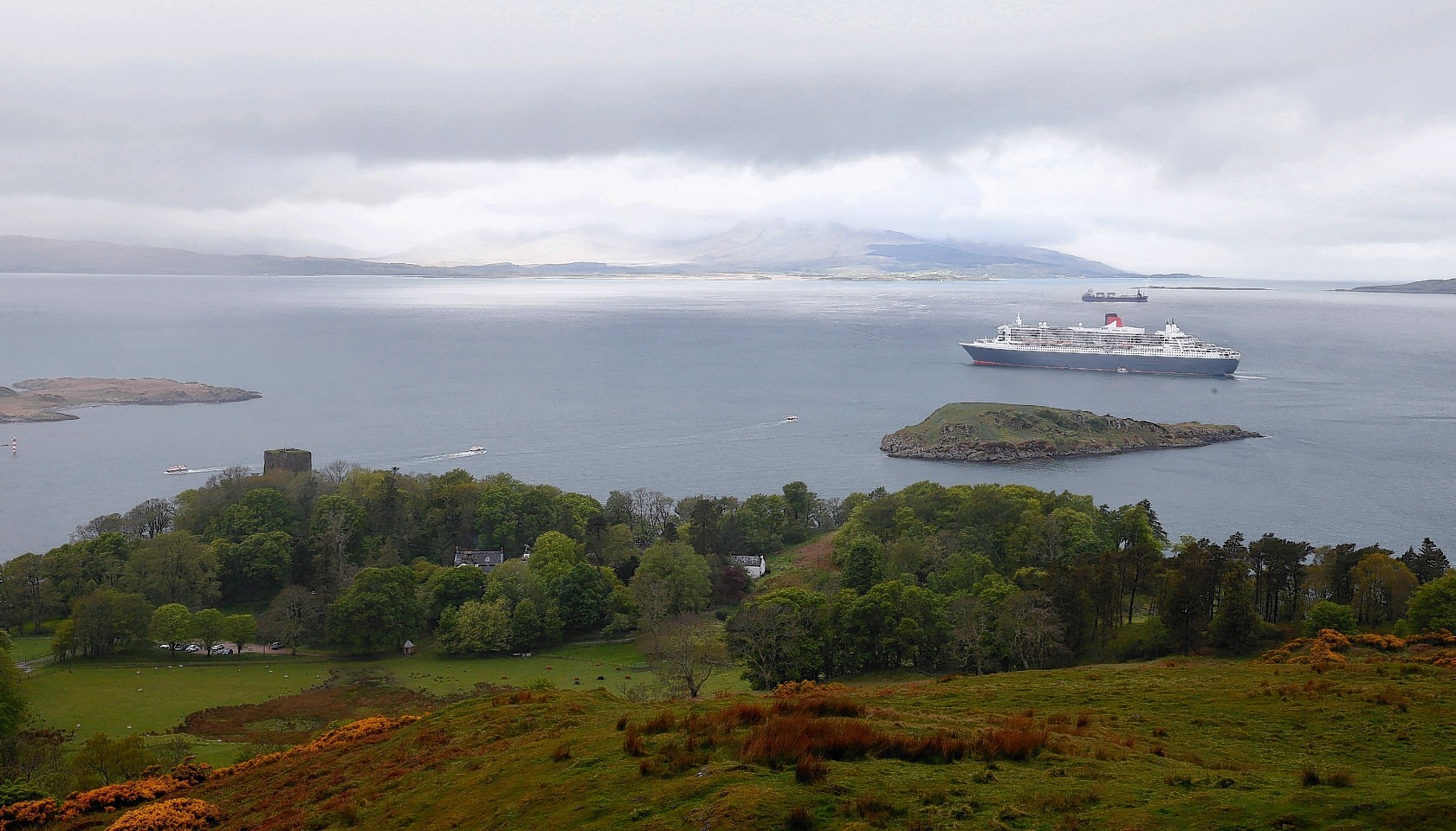 Queen Mary 2 visits Oban