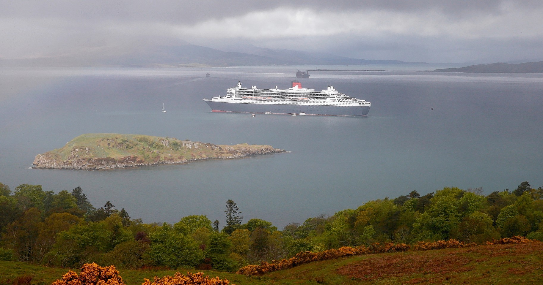 Queen Mary 2 visits Oban