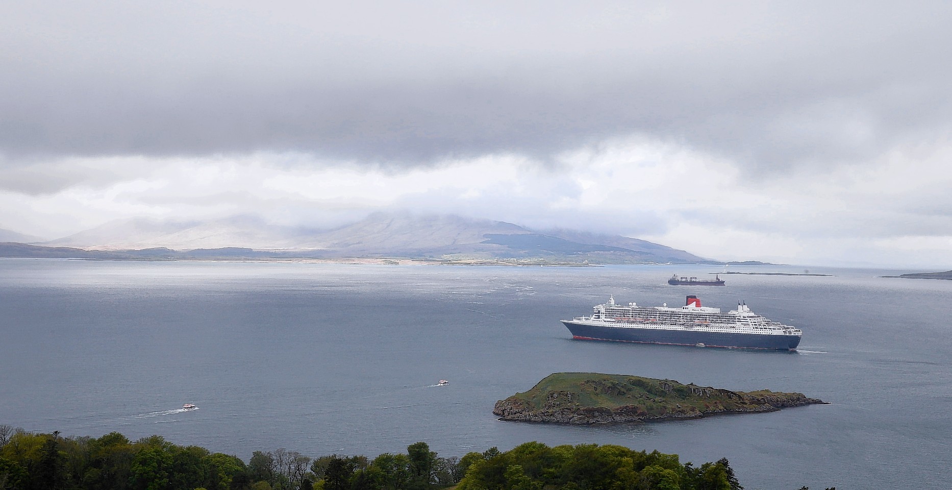 Queen Mary 2 visits Oban