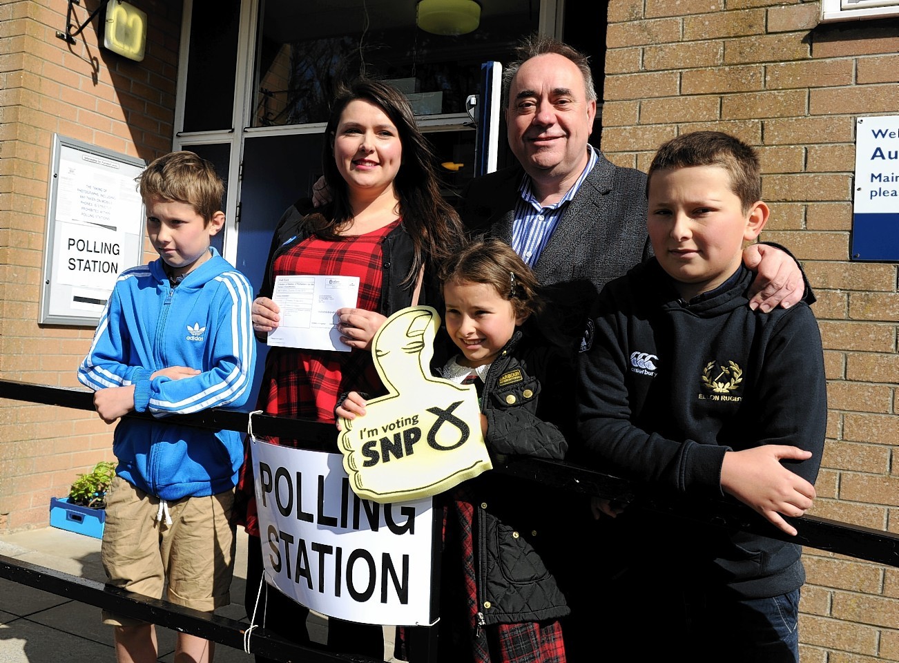 salmond-voting-3