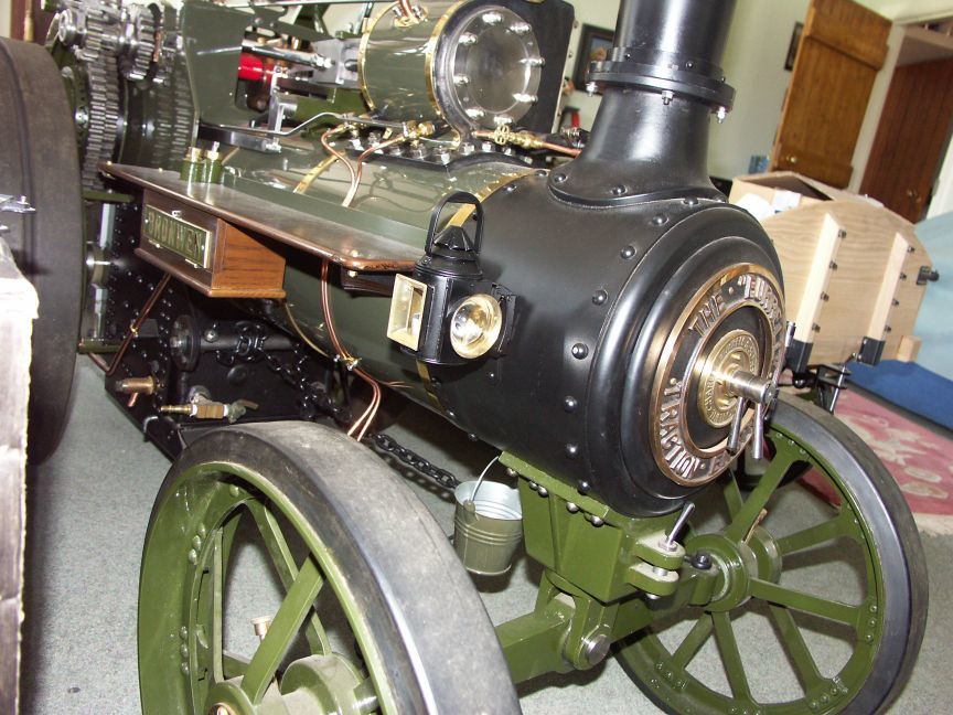 Thieves have stolen the lamps from a model steam engine on show at a spring fair