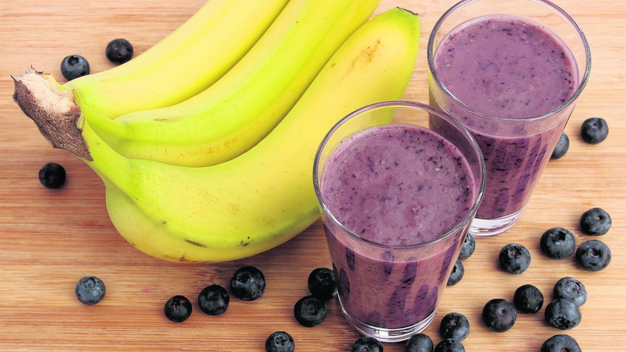banana and blueberry smoothie