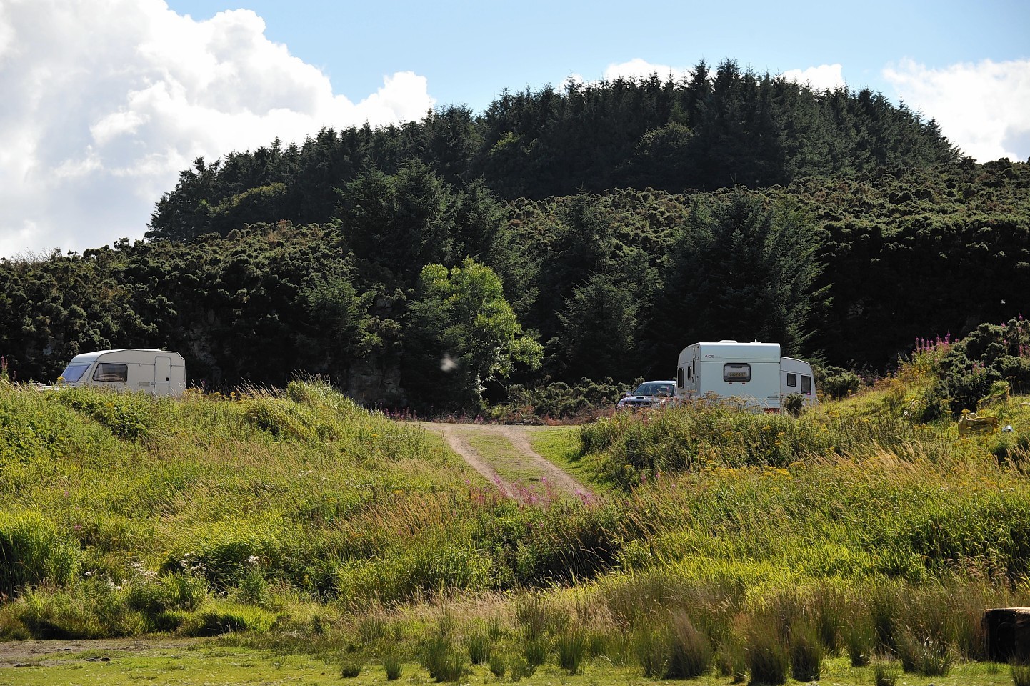 Travellers at Aikey Brae