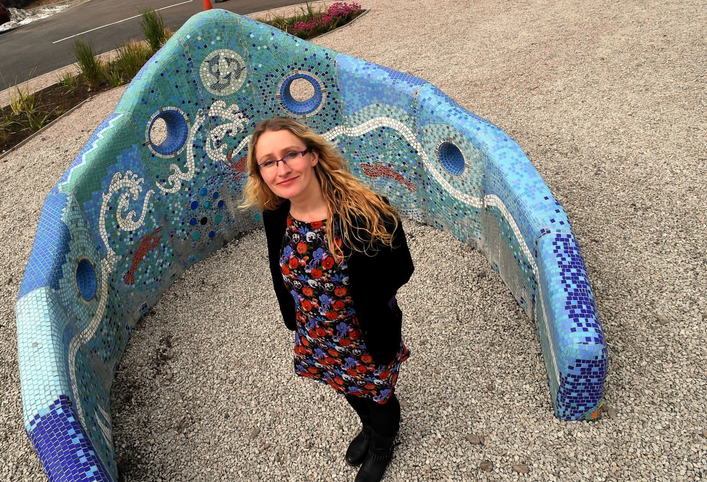 Artist Debbie Ryan with crown sculpture unveiled in Inverbervie