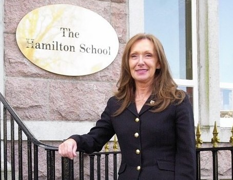 Kathlyn Taylor outside the Hamilton School in 2004