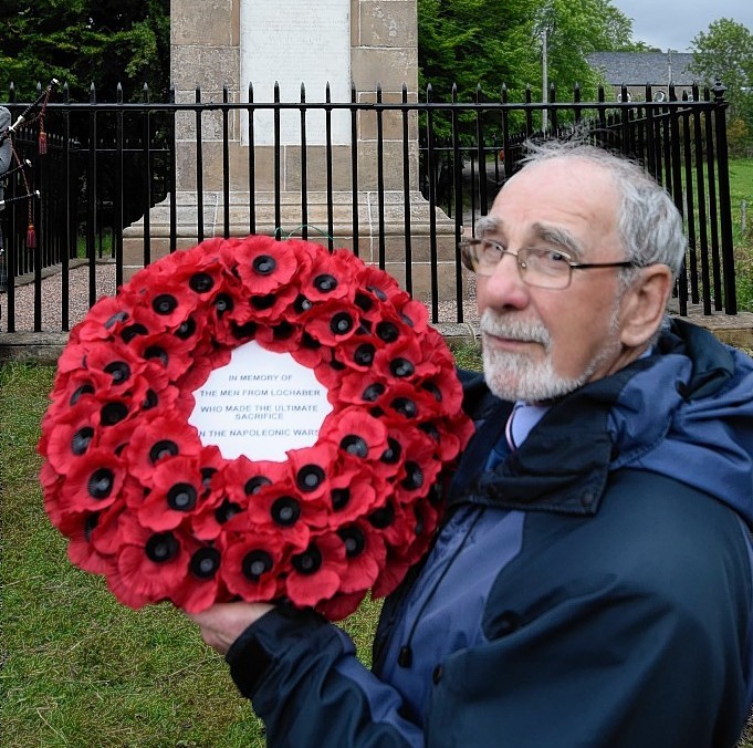 Roddy Mainland with the wreath to remember all Lochaber men who fought at Waterloo