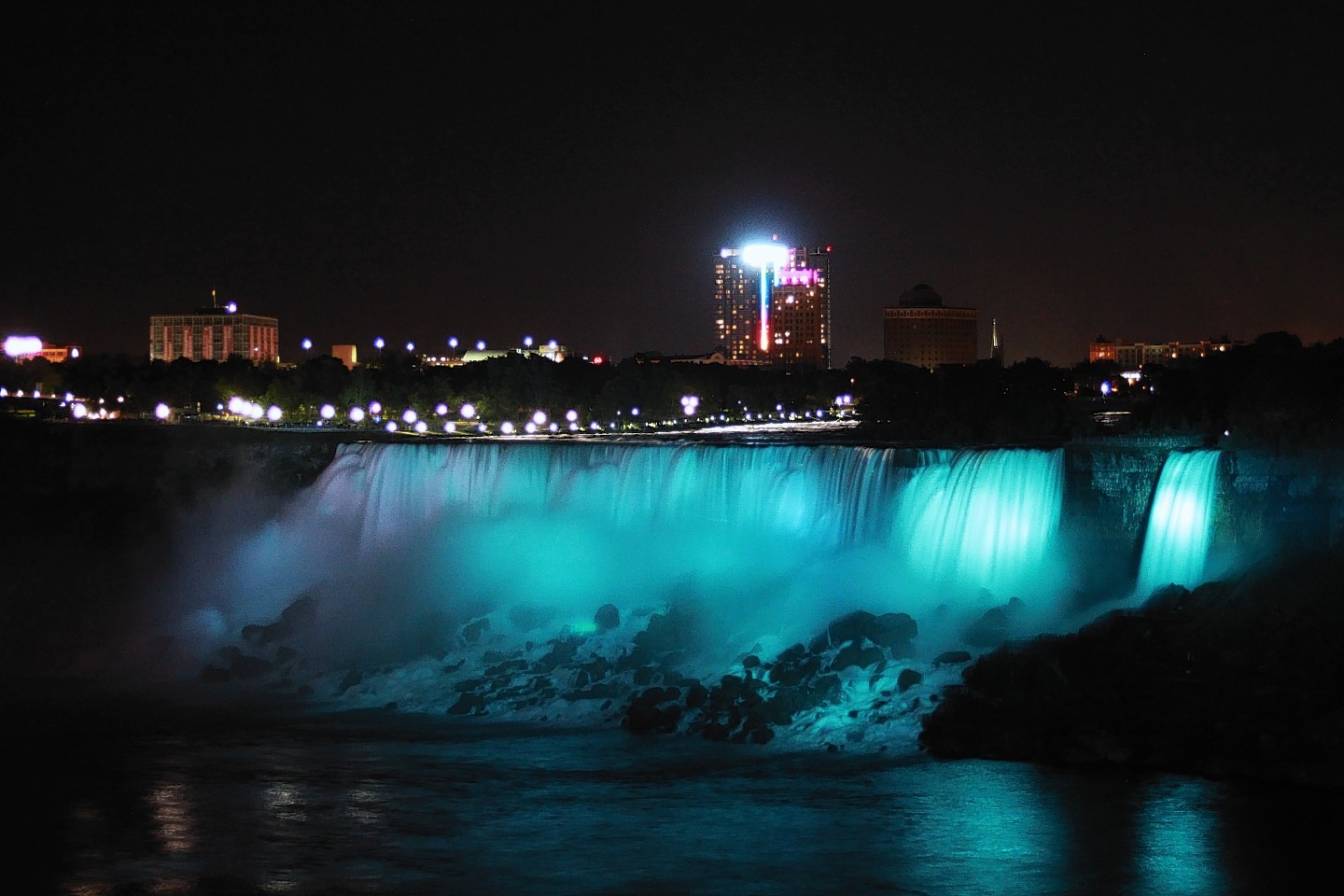 Niagara Falls goes blue in aid of Mary's Meals