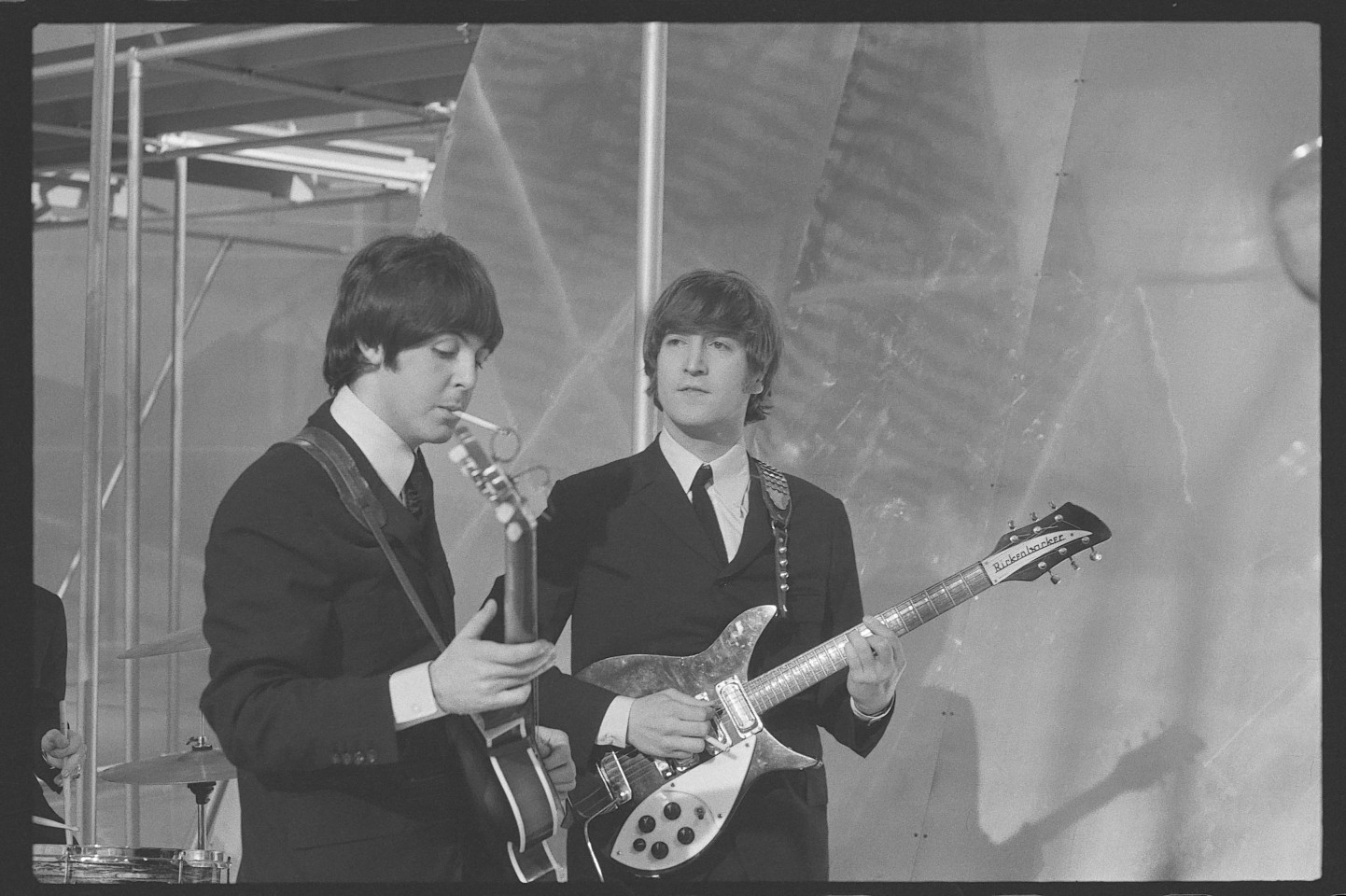  Beatles members Paul McCartney (left) and John Lennon