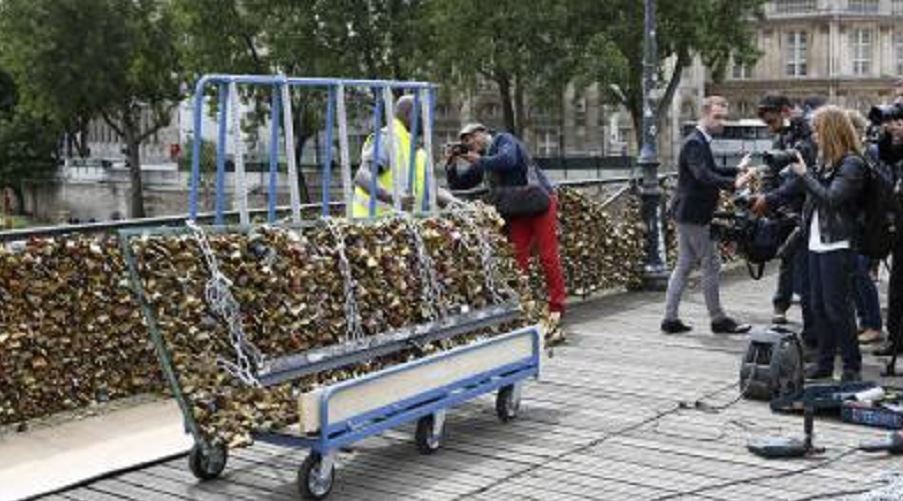 Thousands of padlocks affixed to the famed Pont des Arts bridge are being taken down