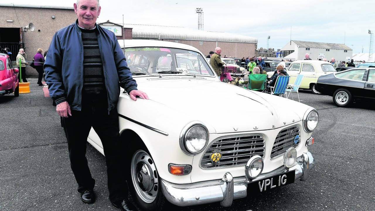JIM SMITH FROM LONGSIDE WITH A 1968 VOLVO AMAZON