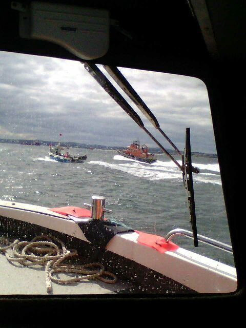 Crews race out to stop the boat