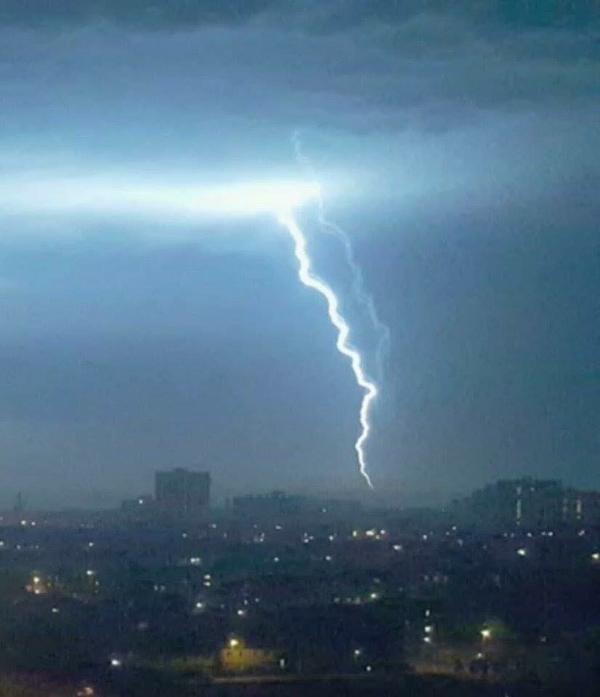 This picture of a lightning strike was uploaded to Twitter by Paul Collier: @collierpaul