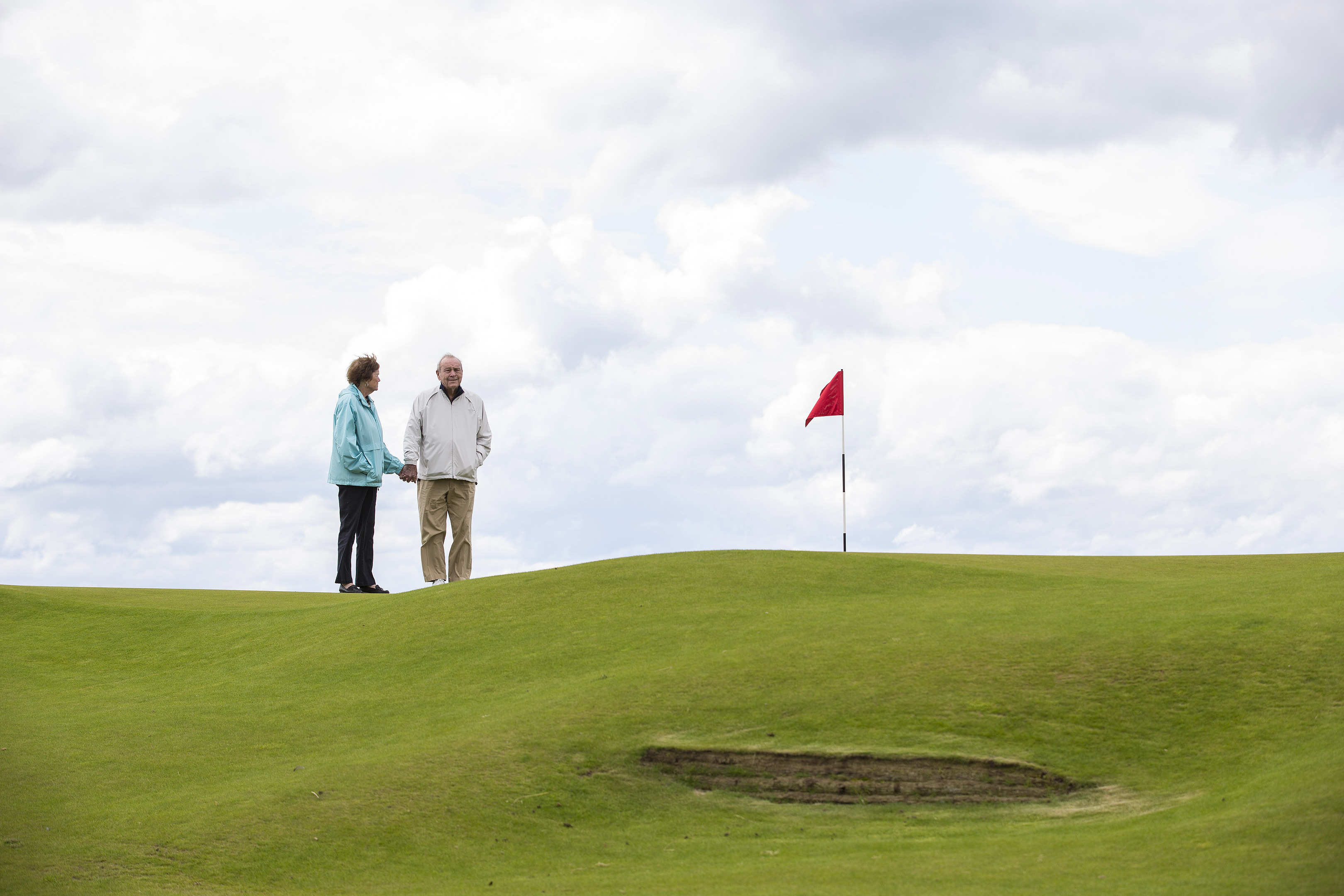 Arnold Palmer and wife Kathleen on the third green at Castle Stuart Golf course in the scottish Highlands near Inverness see sty