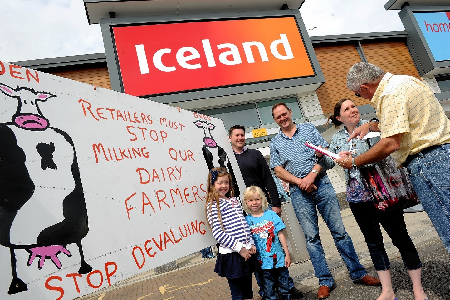 Dairy farmers protesting outside Iceland in Inverurie in 2012