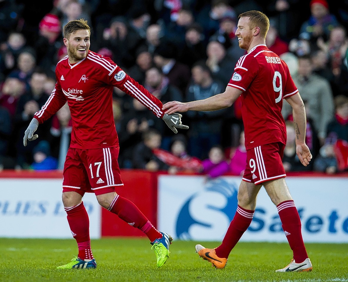 Goodwillie enjoys playing with Rooney but accepts they cannot always play together 