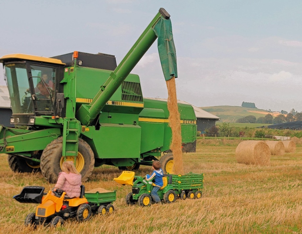 Louise Glass' winning image of Harvest 2014