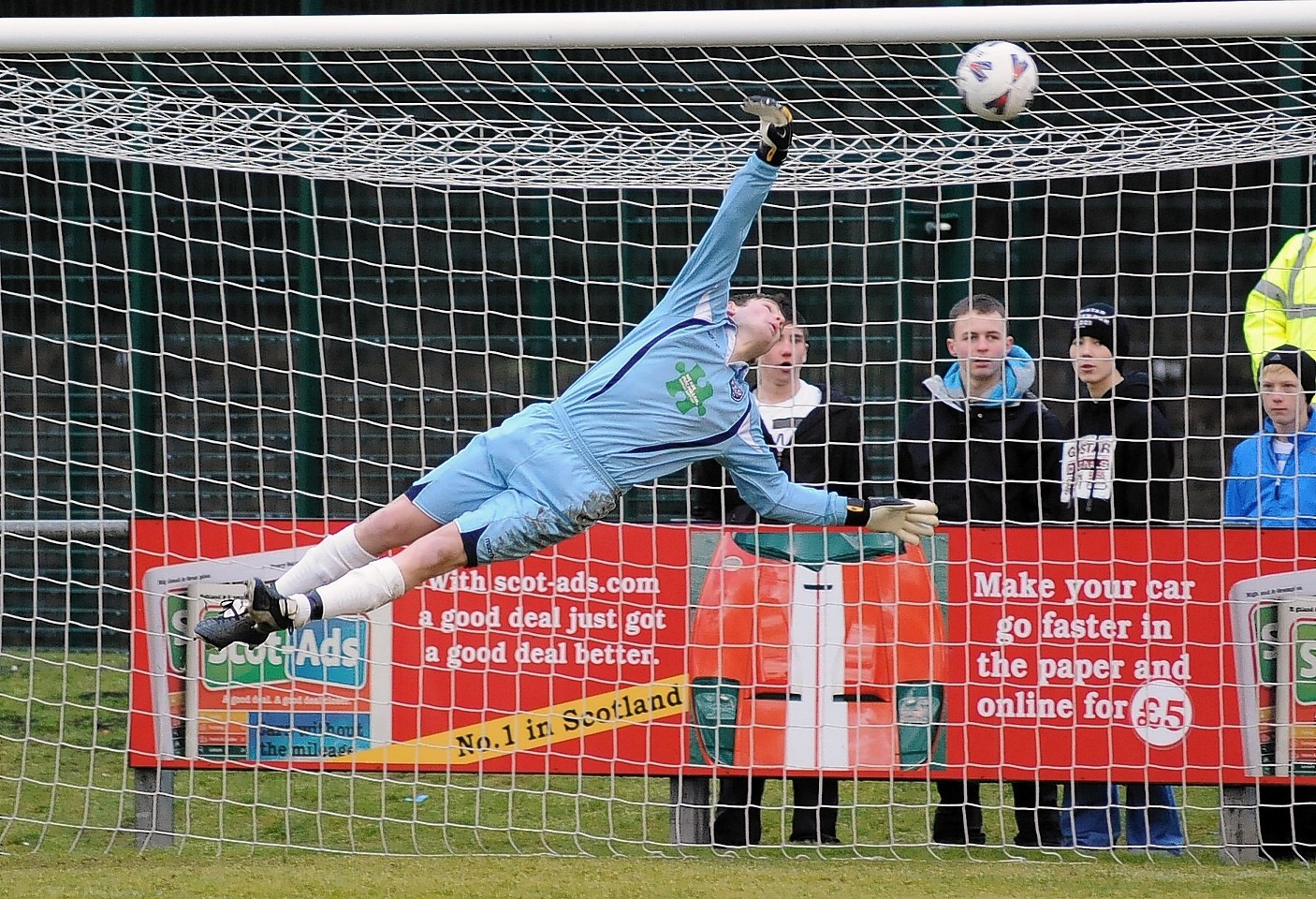 HIGHLAND LEAGUE
DEVERONVALE V FRASERBURGH
(DUNCAN BROWN)

BROCH KEEPER PAUL LEASK PULLS OFF A FLYING LEAP TO TIP THE BALL PAST FOR A CORNER.