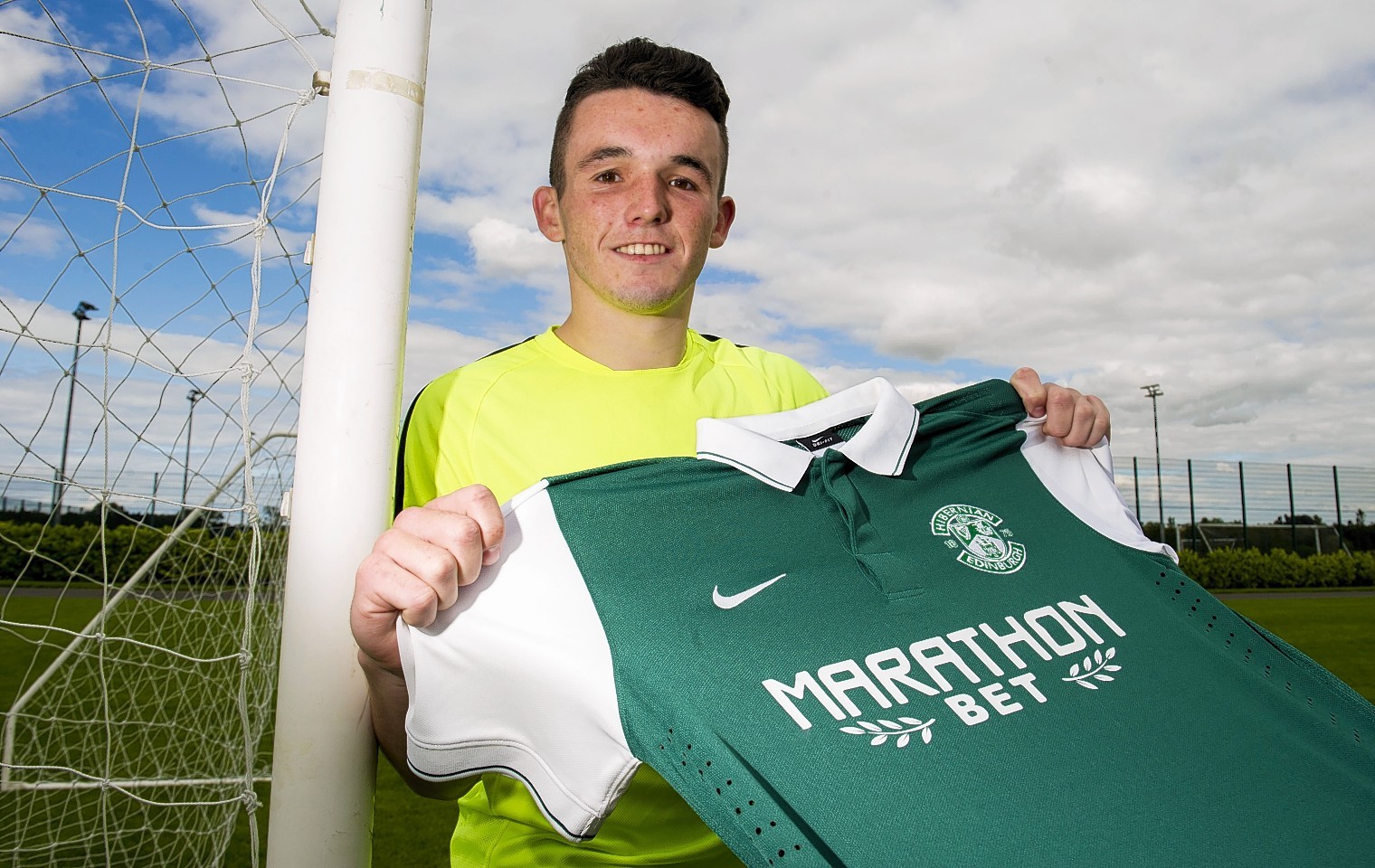 John McGinn has completed his move to Hibs after leaving St Mirren 