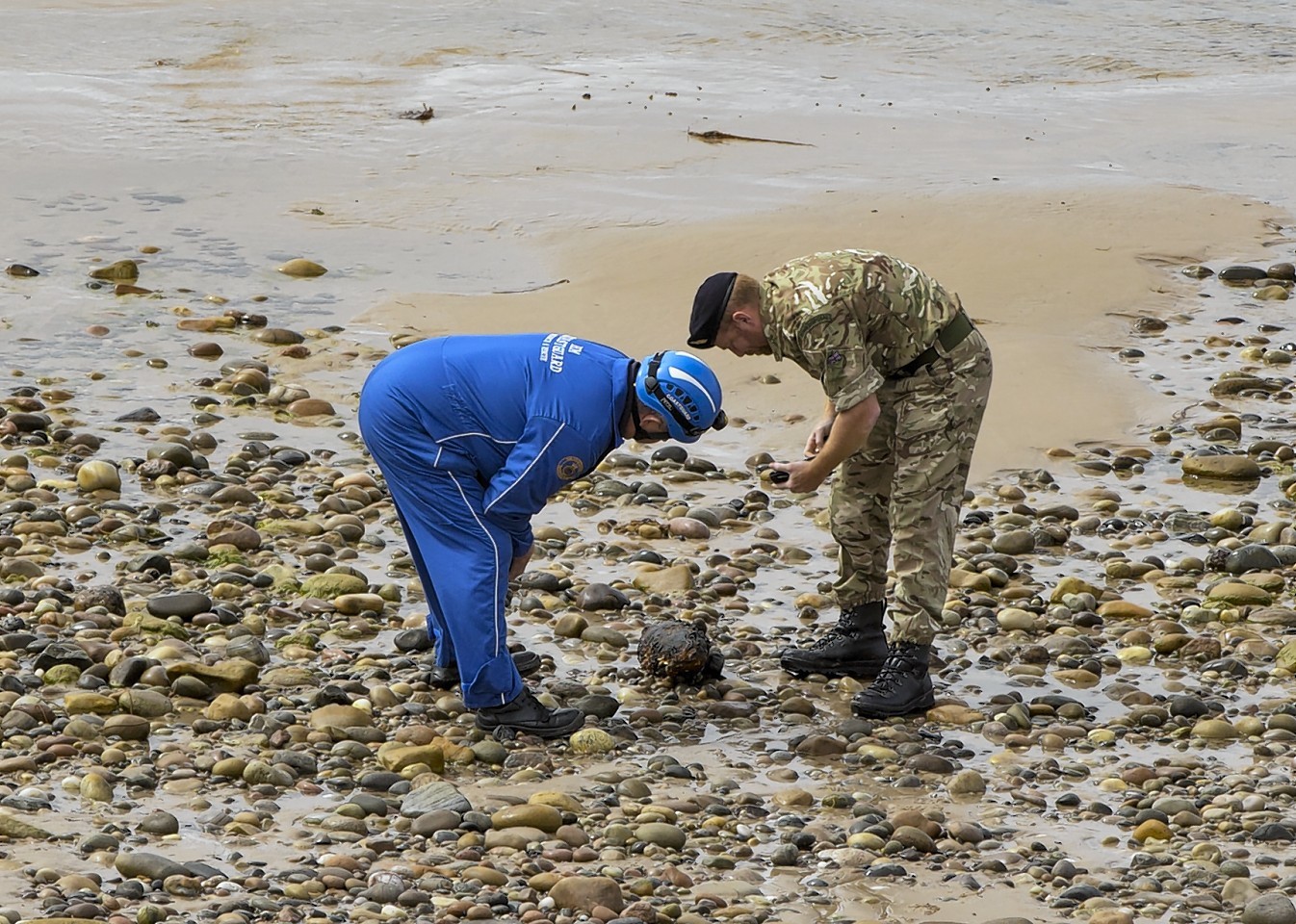 The Royal Navy Bomb Disposal team  from Faslane Northern Diving Group and the coastguard examine the bomb