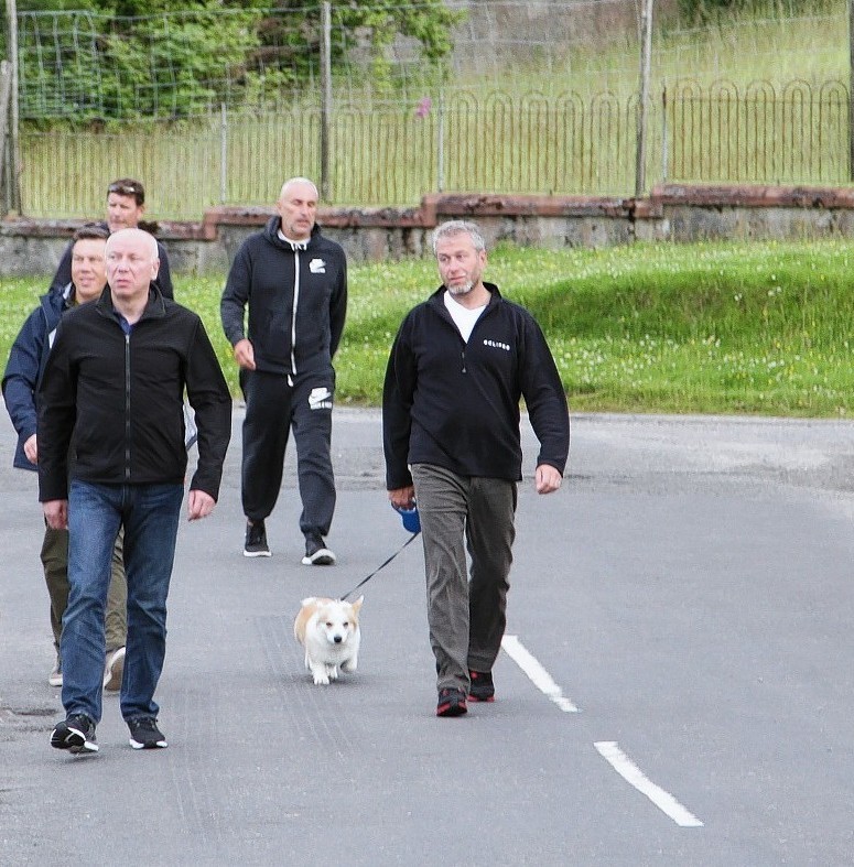 Abramovich and his corgi go for a walk around Arran 