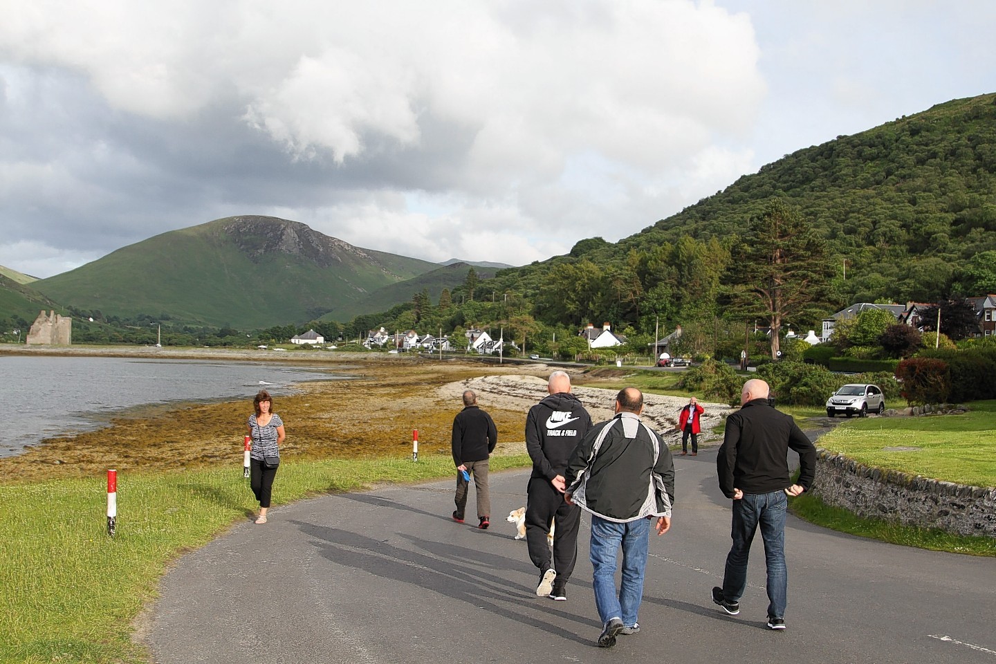 Abramovich and his corgi go for a walk around Arran 