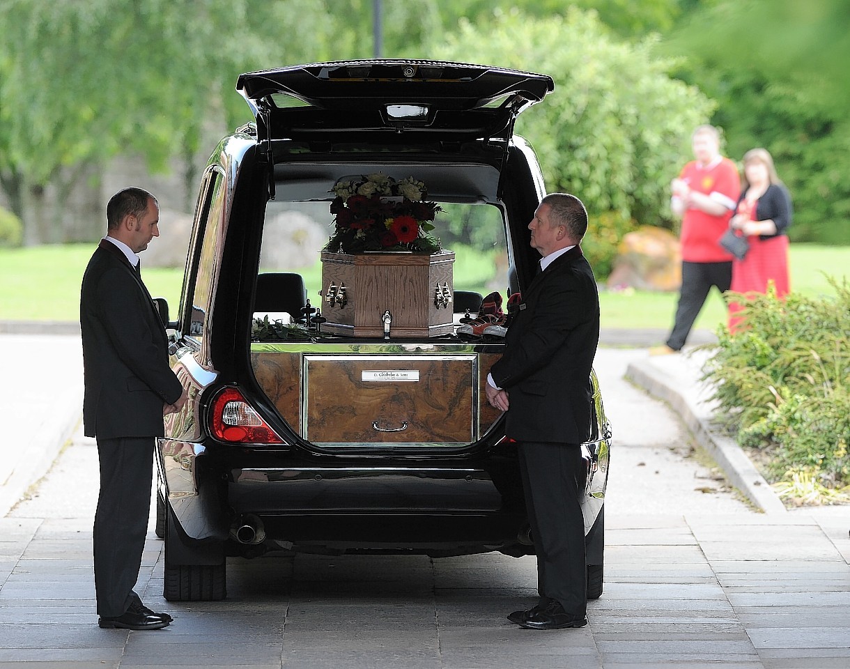 The funeral of Stewart Mcintyre of Inverness took place yesterday afternoon at the Inverness Crematorium. All mourners were asked to wear bright colours.