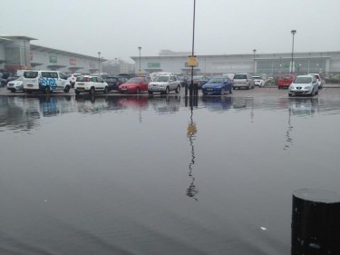 Beach Retail Park flooding Pic by Seona Shand