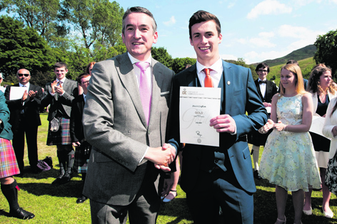 Damian Bates presents Steven Leighton with his certificate