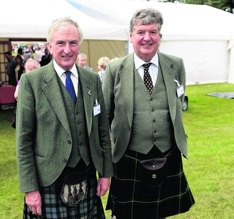 Chieftain Mark Laing with  Ian Widdowson at Piping At Forres