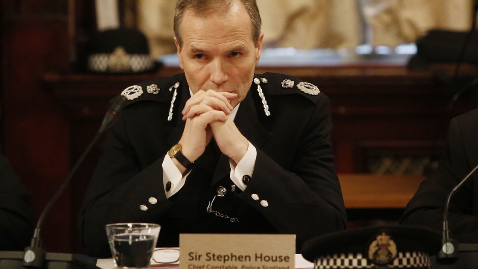 Sir Stephen House is to stand down as chief constable of Police Scotland