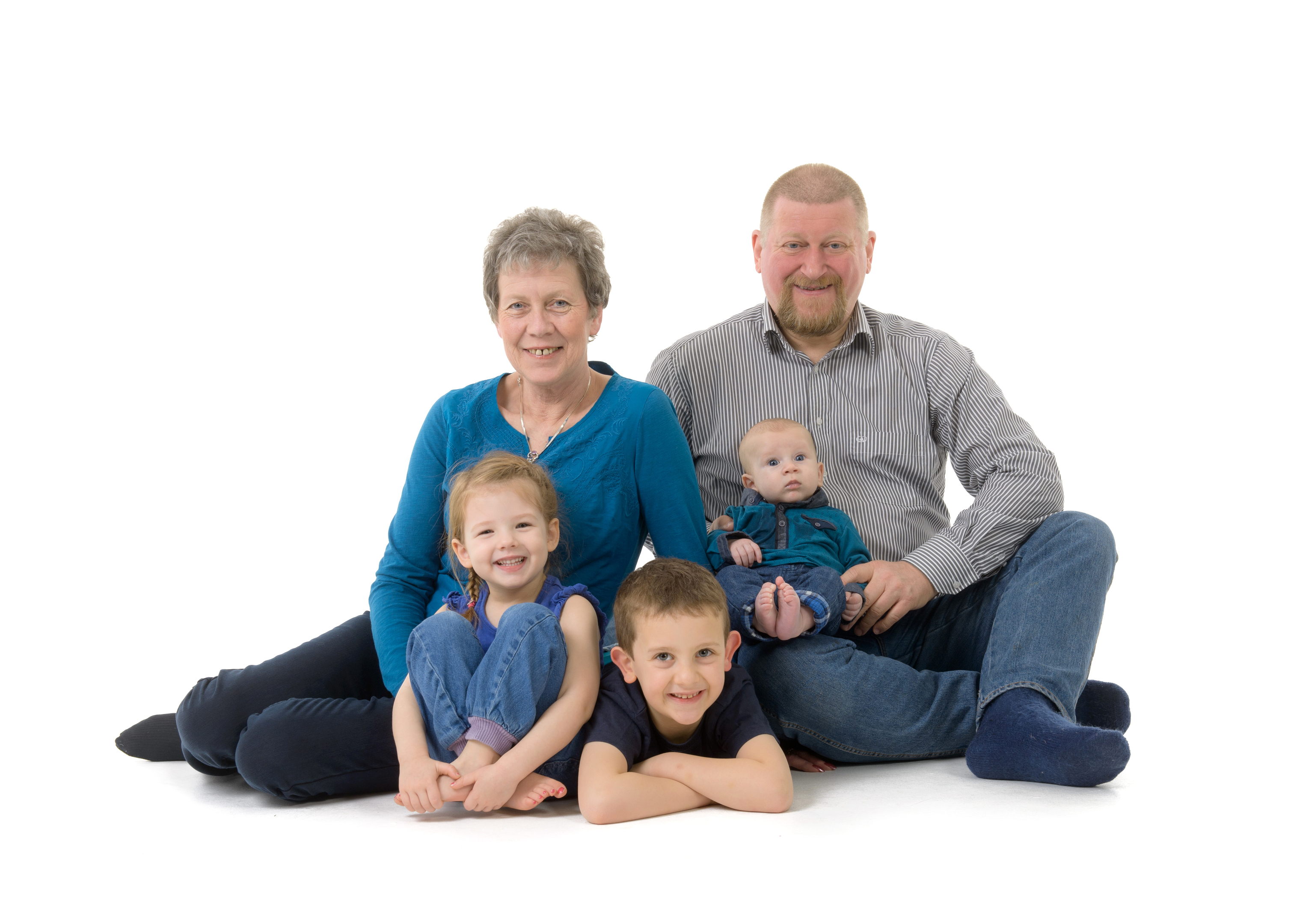 Joanna Strathdee and husband Mike Lockheart, pictured with her grandchildren (L-R) Eiden, Caelin, and Travis.
