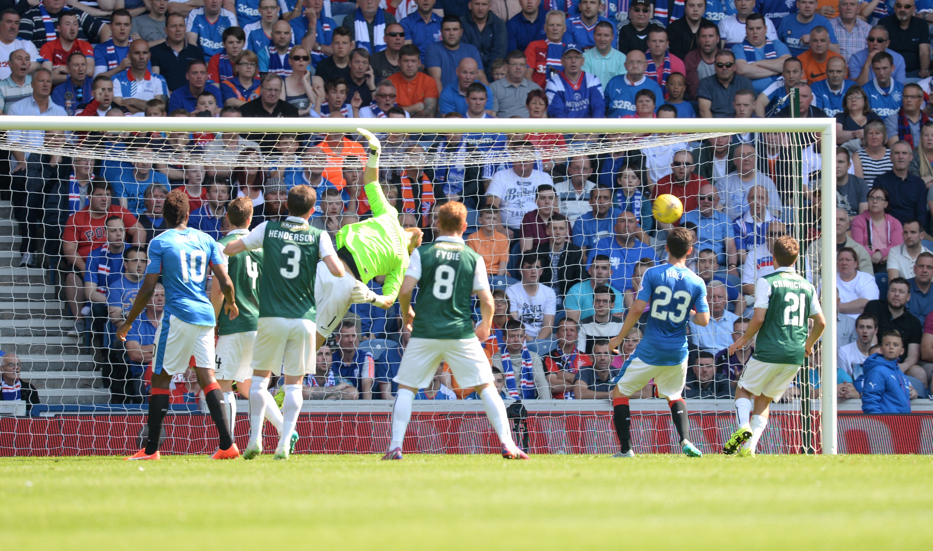 Hibs goalkeeper Mark Oxley is unable to keep out James Tavernier's effort