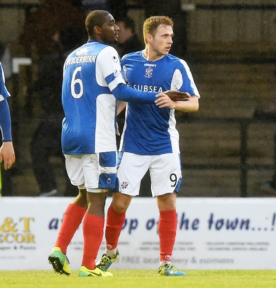 Wedderburn celebrates with Stewart during their days at Cowdenbeath