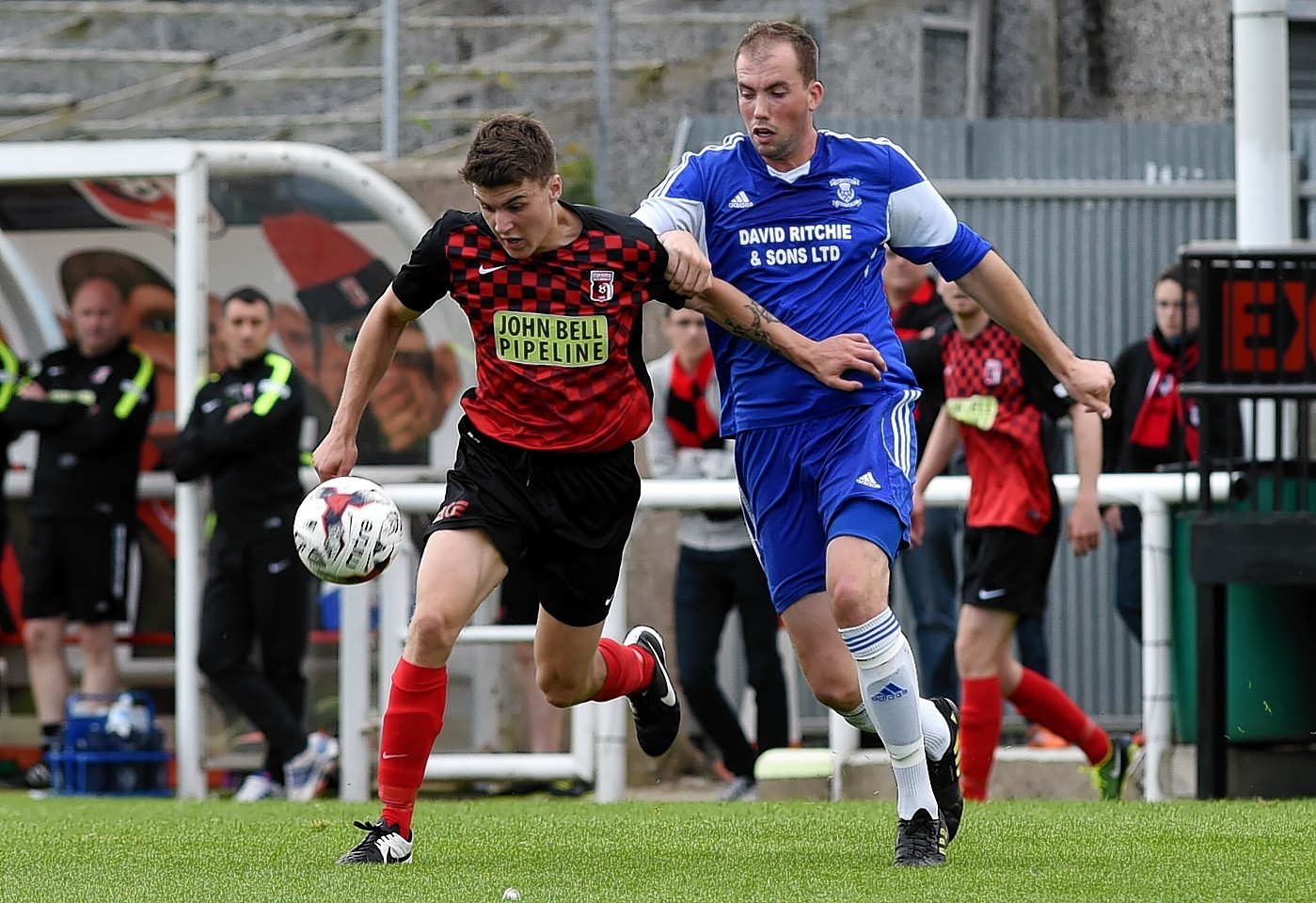 Joe McCabe and Jordan Wardrope fight for the ball. Picture by Kenny Elrick 