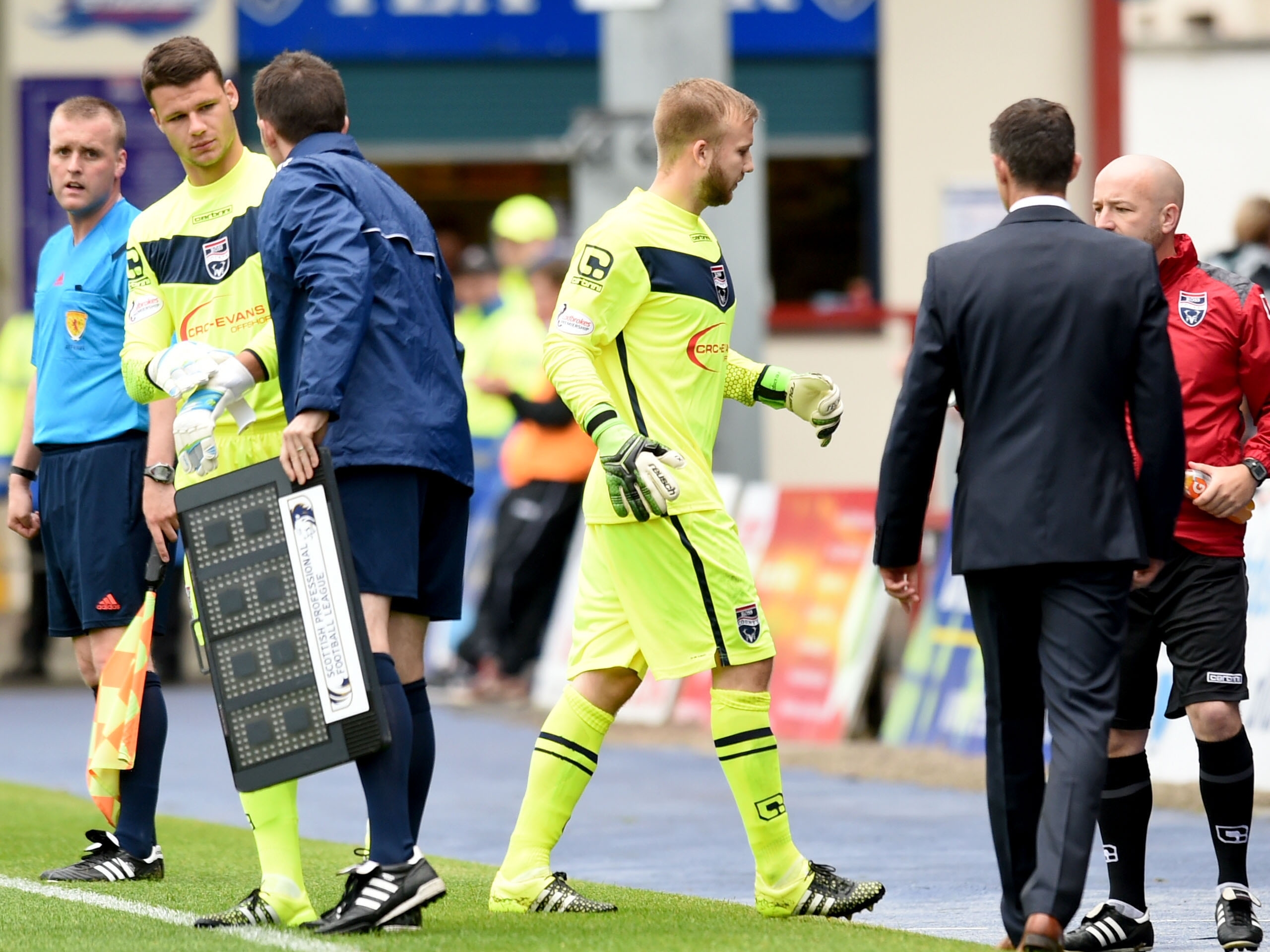 Ross County goalkeeper Scott Fox comes off injured to be replaced by loanee Daniel Bachmann.