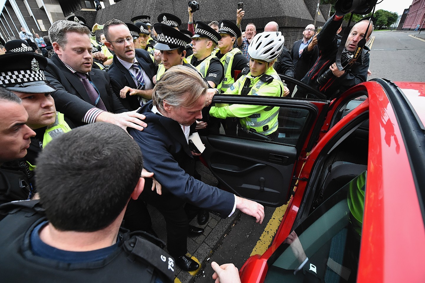 Craig Whyte leaves court surrounded by police 